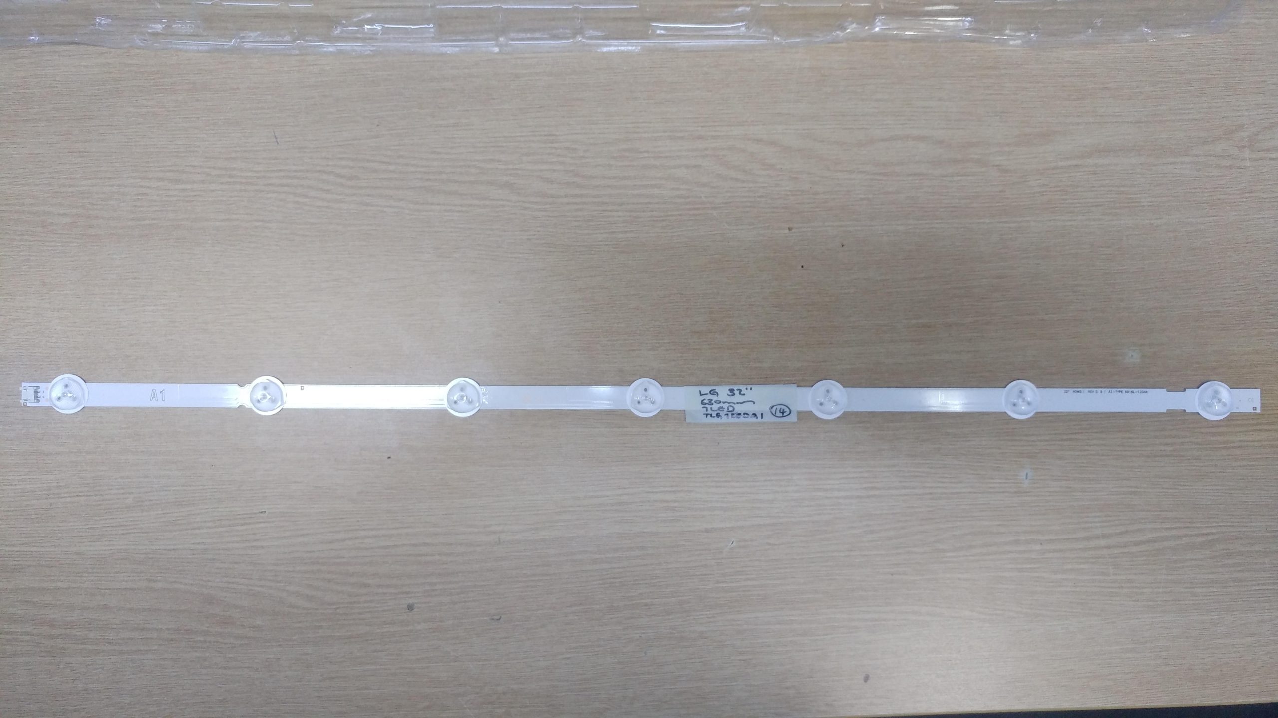 LG 32" A1 / B1 630MM / 7 LED - 3V - Image 3